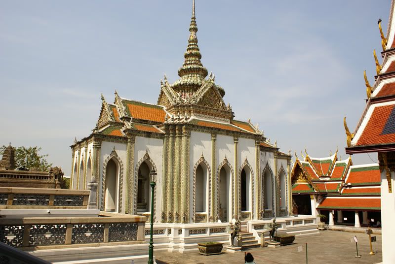 Bankok-Hr-Izumr-Buddi05682.jpg