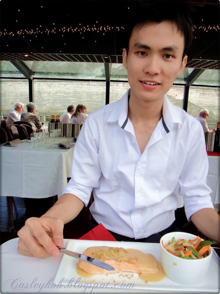 Dinner cruise on Seine river, Paris