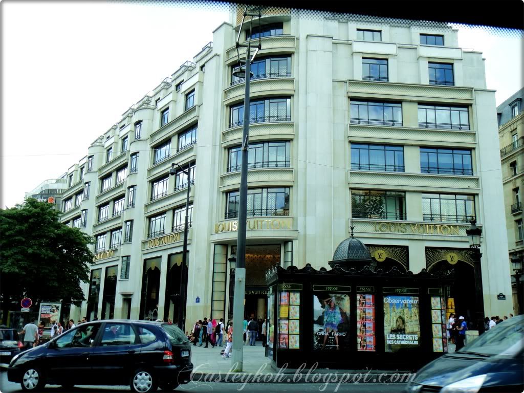 Champs-Élysées LV Louis vuitton 7 storey buiding paris